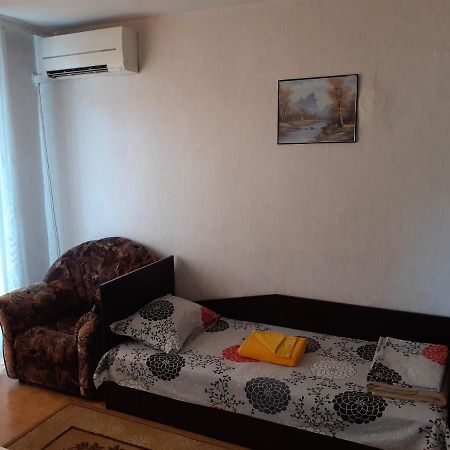 Retro Apartment Malko Turnovo Exterior photo