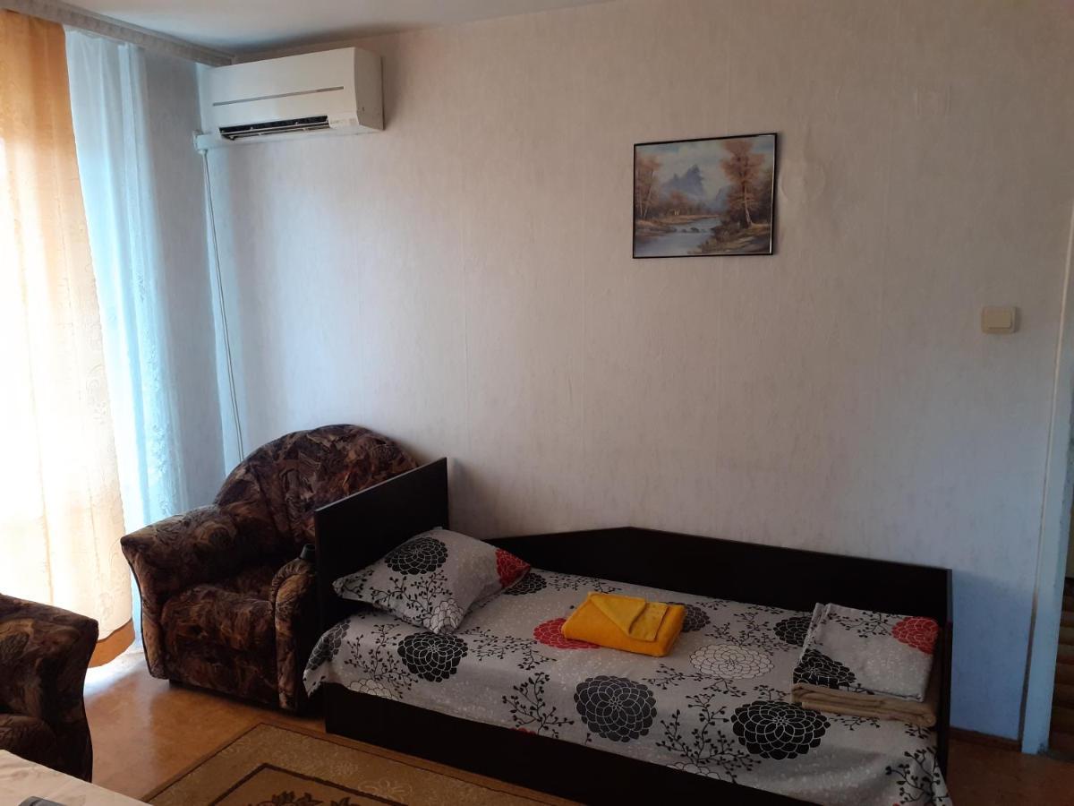 Retro Apartment Malko Turnovo Exterior photo